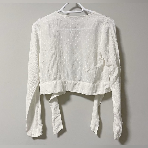 Hollister Wrap Around Tie Hem Top - Picture 2 of 9